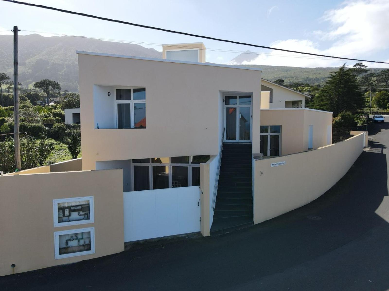 White Pico Lodge São Roque do Pico Exteriör bild